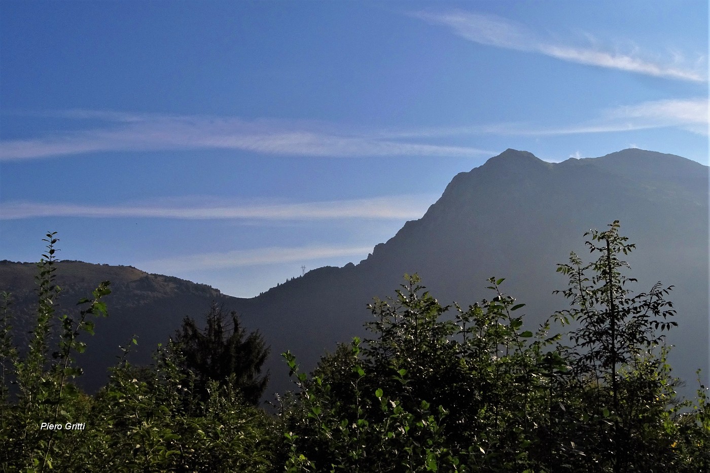 10 Ben visibili passo Baciamorti e Monte Venturosa.JPG